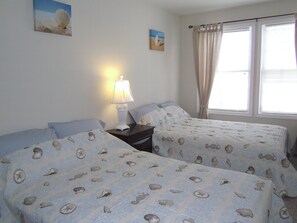 4 bedrooms, desk, iron/ironing board, free WiFi - New Huge~Heated Pool~Luxury~3 level~BeachBLOCK~4 Bedroom~King bed~WIFI (Wildwood)