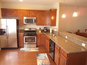 Fridge, microwave, oven, stovetop - New Huge~Heated Pool~Luxury~3 level~BeachBLOCK~4 Bedroom~King bed~WIFI (Wildwood)