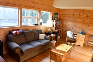 Fernseher, Kamin, DVD-Player, Tischfußball