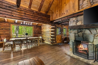 Creekfront Rustic Log Cabin