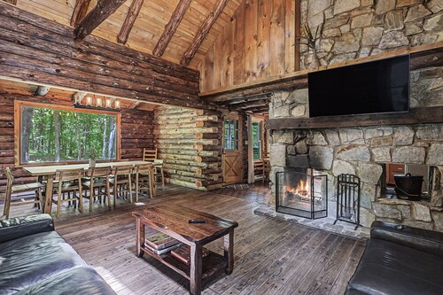 Creekfront Rustic Log Cabin
