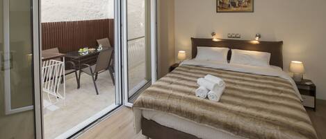 Apartment | 3 bedrooms, laptop workspace, iron/ironing board, free rollaway beds