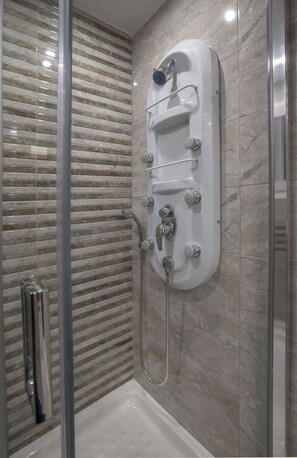 Apartment | Bathroom shower