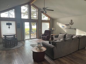Smart TV, fireplace, DVD player, books - Holiday Special Book by 12/31/25 to Save 10% on West Twin Lake 4 season home! (Lewiston)