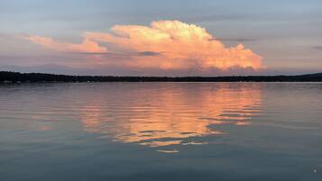 Beach nearby, sun-loungers, beach towels
