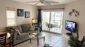 Smart-TV, DVD-Player, Bücher, Videothek