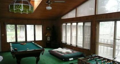 Massive Swimming Beach w Volleyball! Cabin, Huge Game Room. Book Early for 2025!