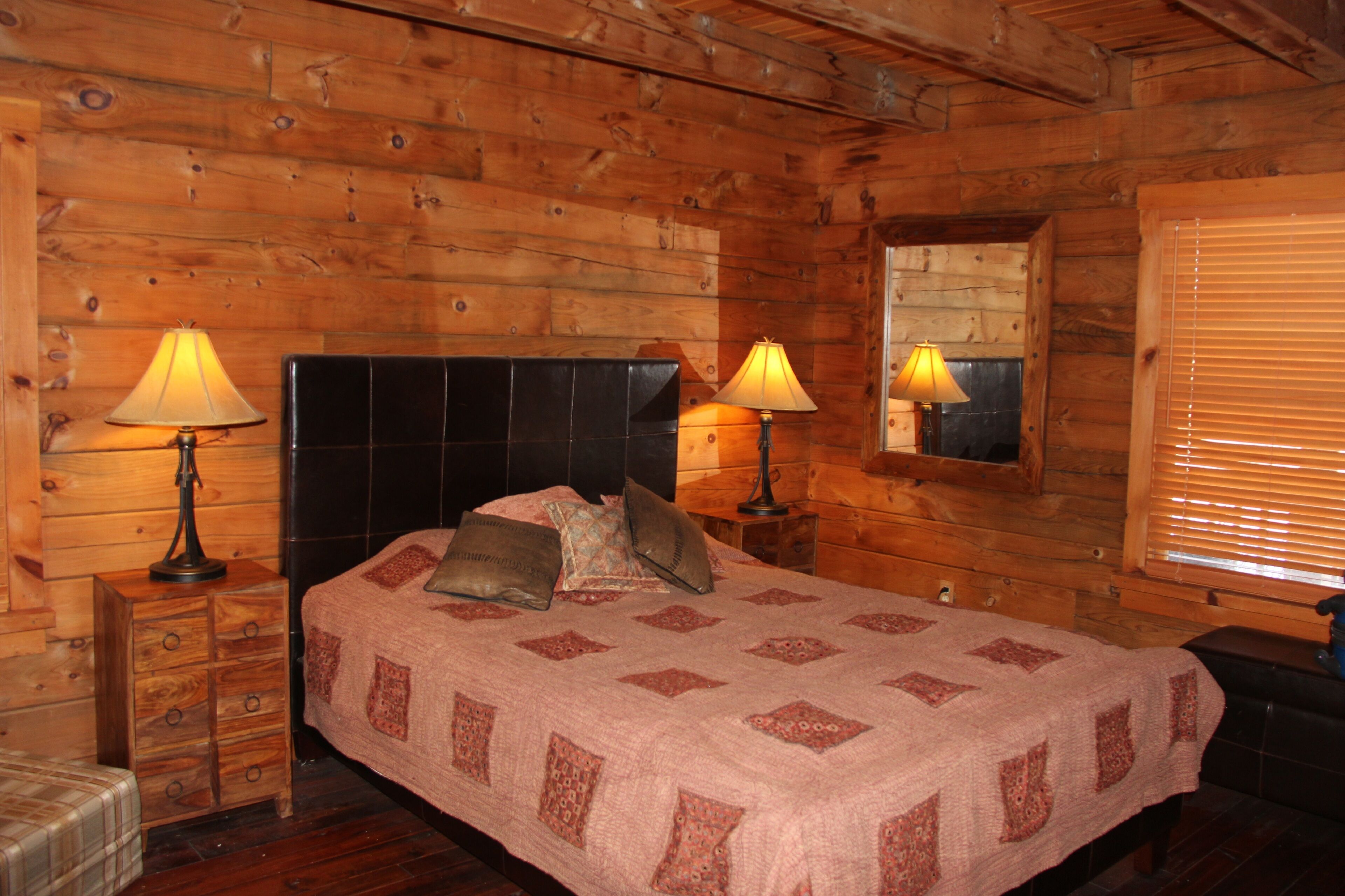 4 bedrooms, desk, iron/ironing board, free WiFi