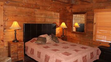 4 bedrooms, desk, iron/ironing board, free WiFi
