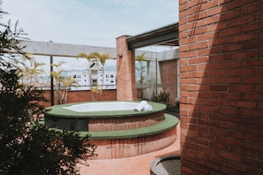 Sun deck - Travelers Orange Suites (Medellín)