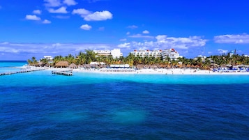 Una playa cerca, toallas de playa