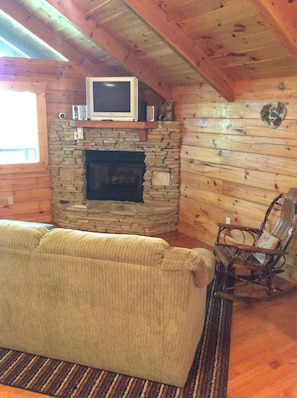 TV, fireplace -  In between Gatlinburg and pigeon Forge  (Sevierville)