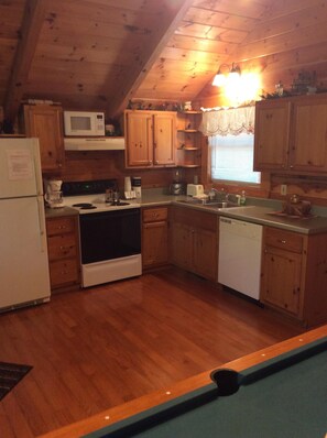 Fridge, microwave, oven, stovetop -  In between Gatlinburg and pigeon Forge  (Sevierville)