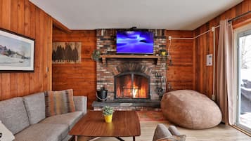 TV, fireplace, Netflix, table football