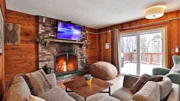 Televisión, chimenea, Netflix, futbolito