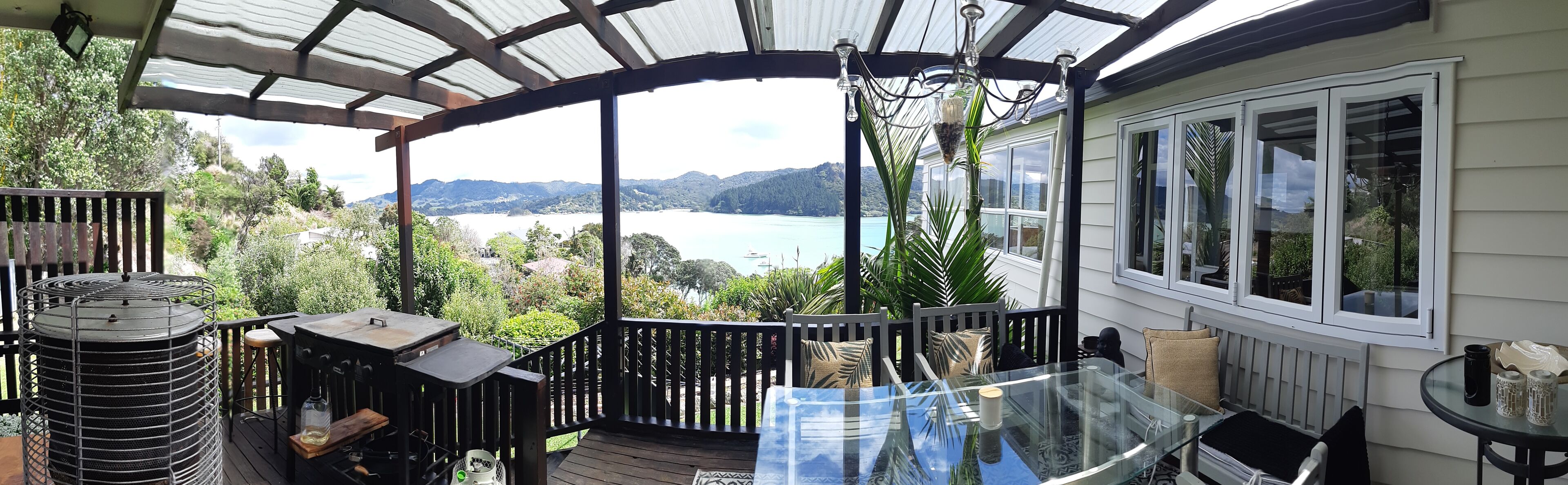 Large Holiday Apartment overlooking the harbour