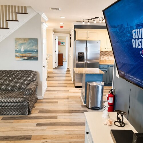 Spacious Luxury Family Beach House 4BR, Game Room & Sundeck