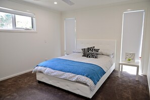 4 chambres, fer et planche à repasser