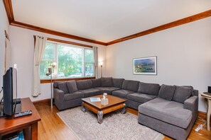 Smart TV, DVD player, stereo