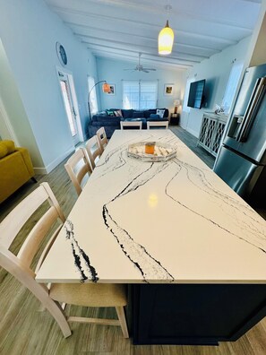 Dining - Everything inside is new and beachy!  2 blocks to Bean Point Beach! DOGS ALLOWED (Anna Maria)