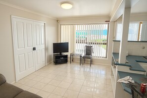 Télévision, jeux vidéo, lecteur de DVD, livres