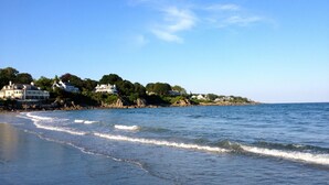 A coastal view with houses on a cliff overlooking the sea. - Gorgeous home: walk to beach, harbor, cliff walk, wiggly bridge, dining etc. (York Harbor)