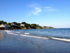In Strandnähe, Liegestühle, Strandtücher
