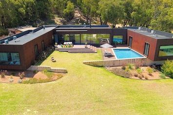 Wander through beautifully landscaped gardens and soak in the tranquility of the countryside.