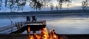 Modern waterfront cottage on Keuka Lake - close to Penn Yan & Finger Lakes wine!