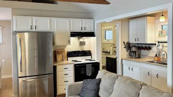 TV connectée, lecteur de DVD, livres, chaßne hi-fi