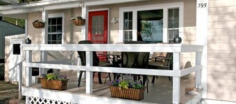 Modern waterfront cottage on Keuka Lake - close to Penn Yan & Finger Lakes wine!