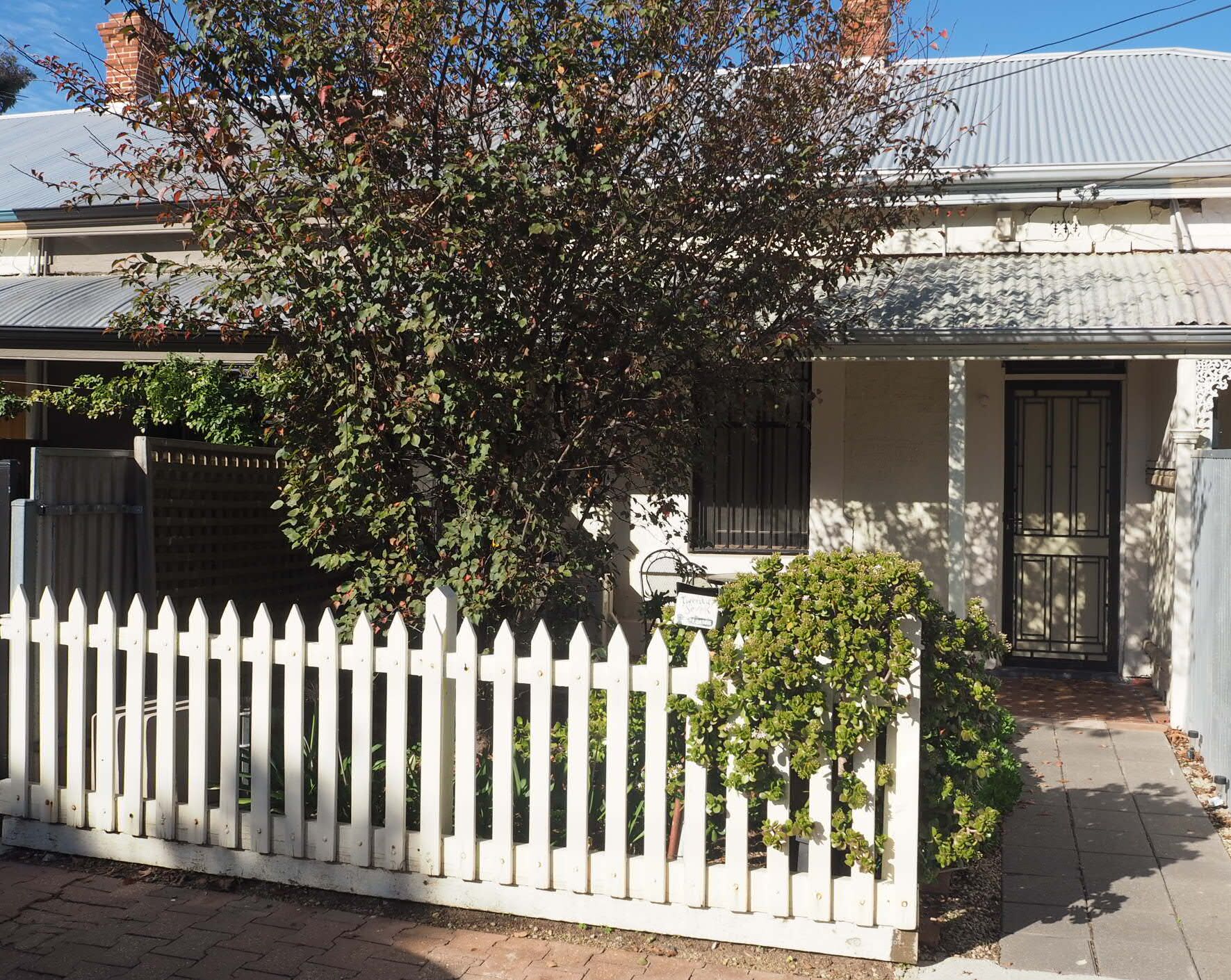 Odeon Cottage - Harriett's Cottage Accommodation