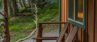 Cabin in the woods w/ WIFI. >1 mi to Mon. Forest