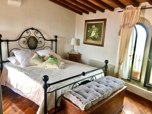 2 dormitorios, tabla de planchar con plancha, wifi gratis y ropa de cama