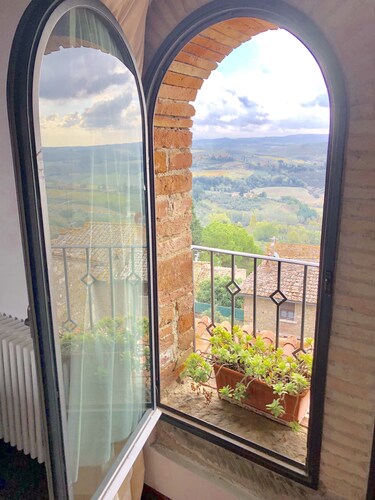 Enchanting Tuscany Vacation Rental in Medieval Fortress Town Panoramic Views