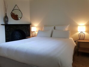 2 slaapkamers, een strijkplank/strijkijzer, gratis wifi, beddengoed