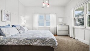 4 Schlafzimmer, Bügeleisen/Bügelbrett, kostenloses WLAN, Bettwäsche