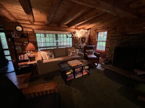 Smart TV, fireplace, Netflix, Hulu