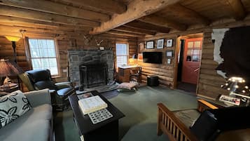 Smart TV, fireplace, Netflix, Hulu