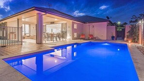 Außenpool, beheizter Pool, Liegestühle