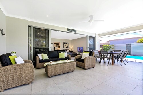  Spacious Resort Style Home, Serene Location in Noosaville w Solar Heated Pool