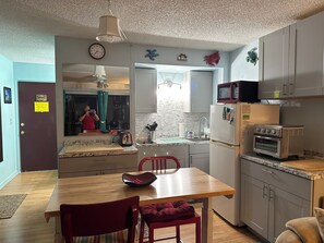 Fridge, microwave, stovetop, coffee/tea maker - New Discount Weekly,Monthly,Daily,OceanviewSteps to Town,Beach,Pier,Ocean access (Kailua-Kona)