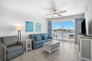 Premium Suite, 2 Bedrooms, 2 Bathrooms (Bay Front) | Living area