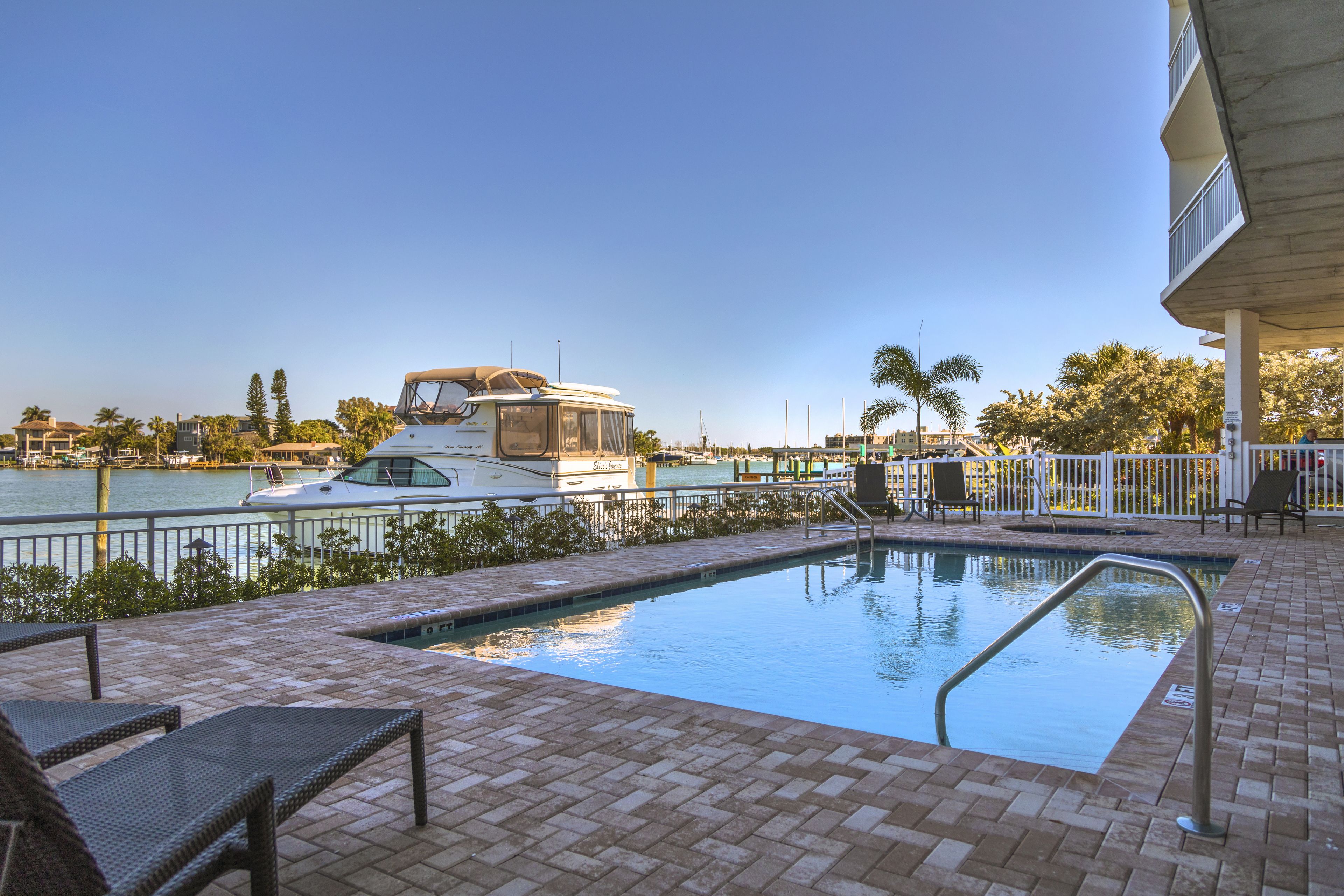 2 piscinas al aire libre