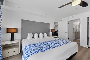 Suite Premium, 2 habitaciones, 2 baños (Gulf Front) | Ropa de cama de alta calidad y espacio para trabajar con laptop