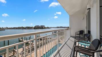 套房, 2 间卧室, 双浴室 (Bay Front) | 露台