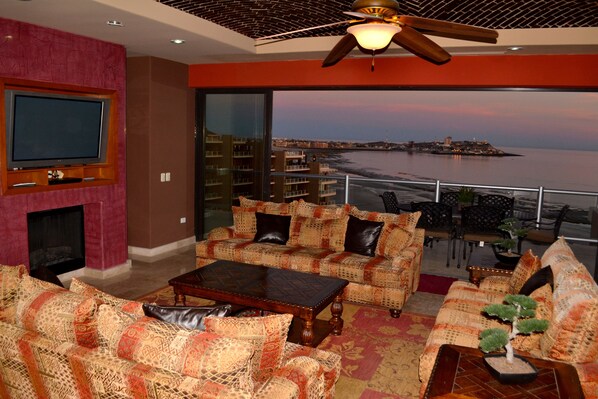 TV - Penthouse - 5BDR / 5 1/2BA, 8,800 SF Hacienda, over 8,800 SF, NEW LOWER RATES! (COL Sandy Beach)