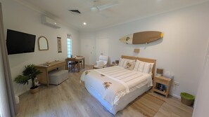 1 slaapkamer, een strijkplank/strijkijzer, gratis wifi, beddengoed