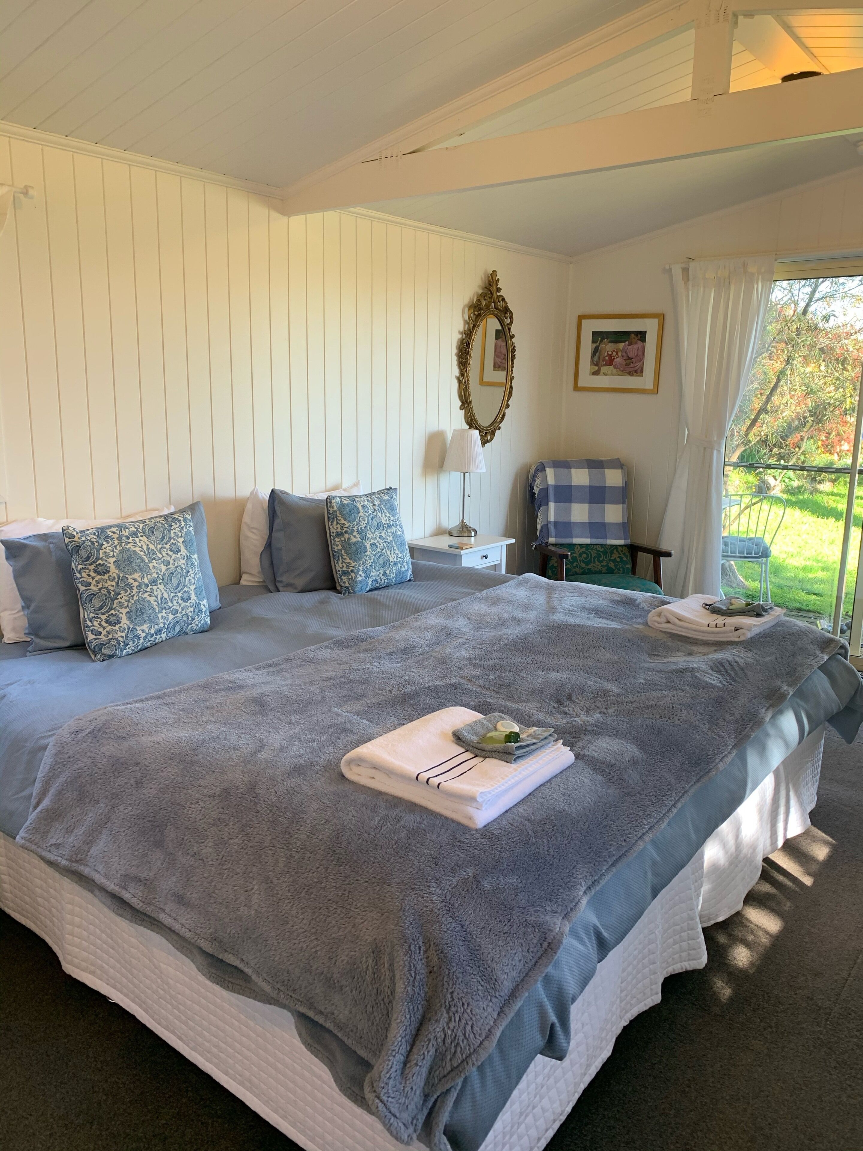 1 habitación, tabla de planchar con plancha, wifi y ropa de cama 