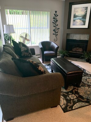 Smart TV, fireplace, books - Whistler Upper Village Executive Condo (Whistler)